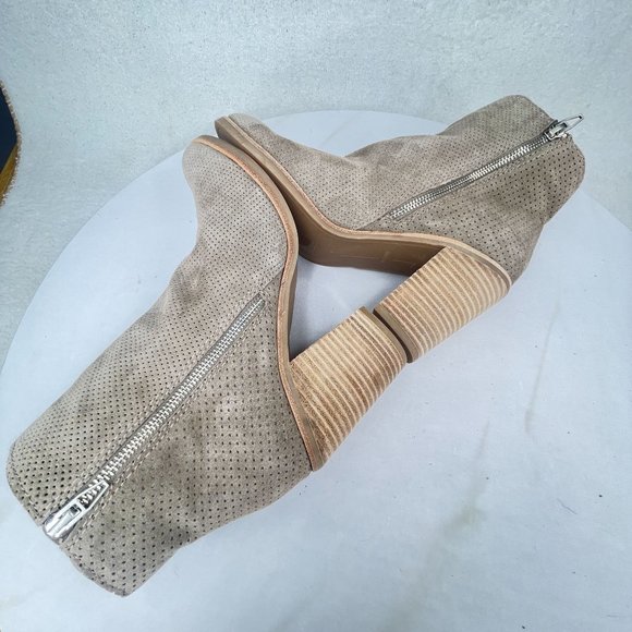 NWT DOLCE VITA Womens 10 Beige Perforated Ankle Boots Stacked Heels Side Zip Up - Picture 5 of 10